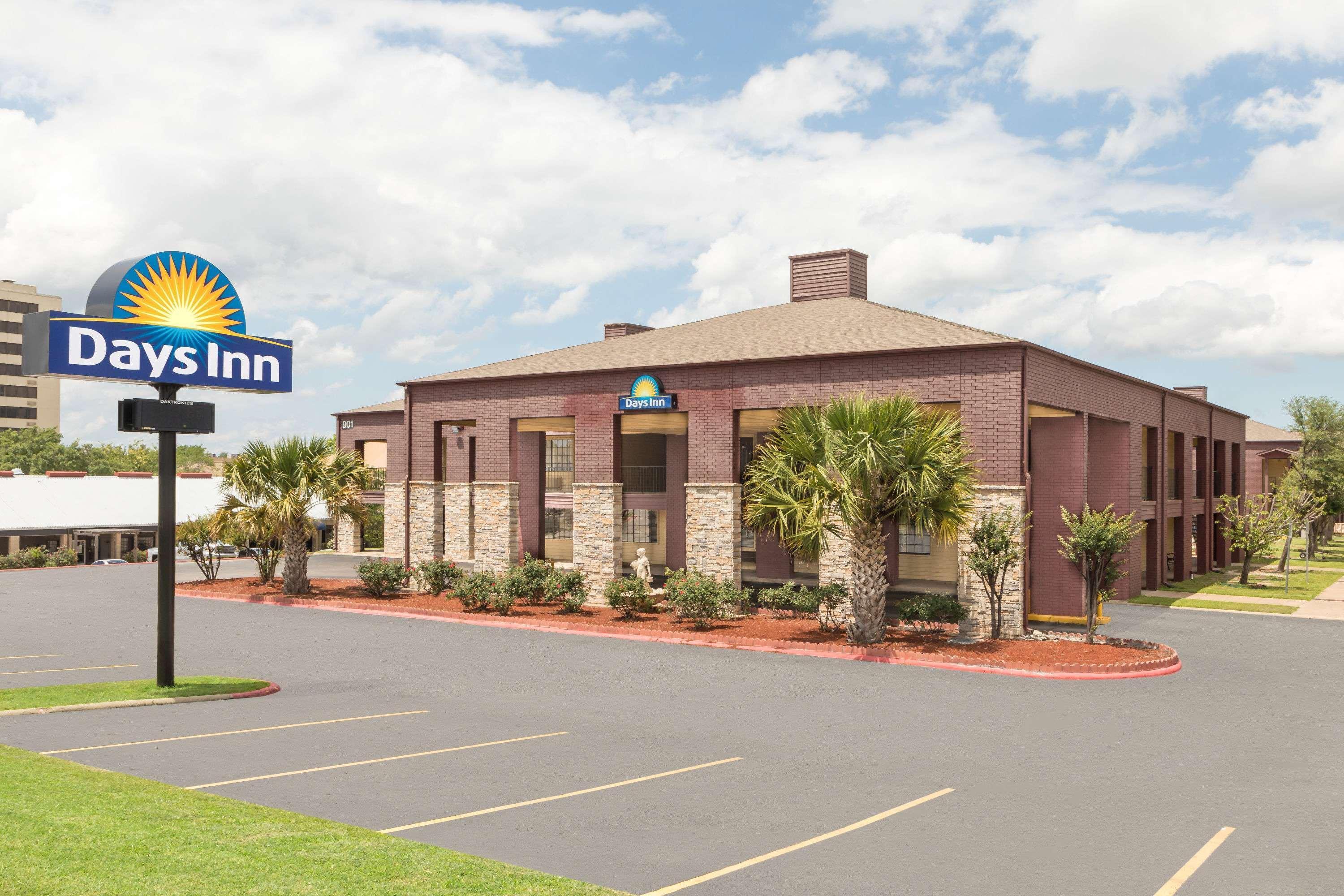 Days Inn By Wyndham College Station University Drive Exterior foto