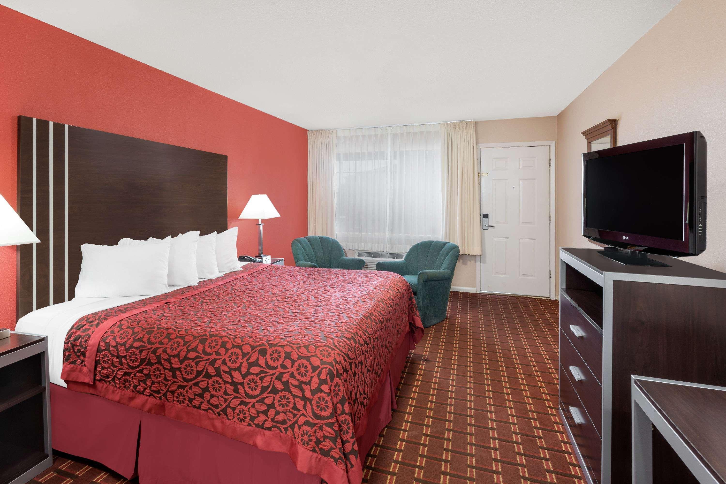 Days Inn By Wyndham College Station University Drive Exterior foto