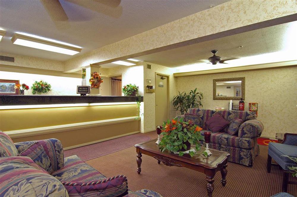 Days Inn By Wyndham College Station University Drive Interior foto